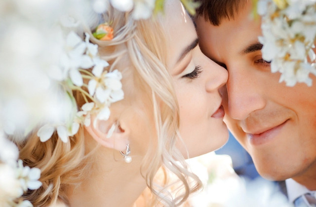 kissing-love-1280x960-wallpaper